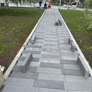 ukladka-trotuarnoy--min